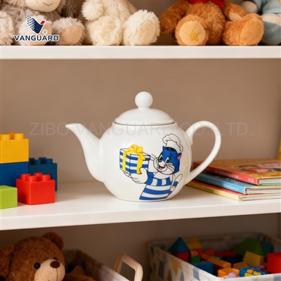 Керамический круглый чайник с узорами